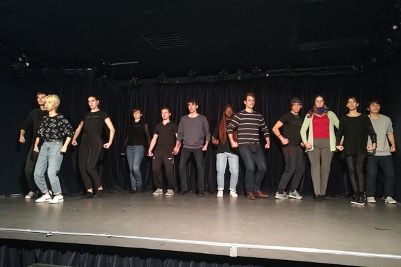 Une formation gratuite au théâtre et à l'improvisation théâtrale grâce à casting.fr avec la troupe éphémère vous est offert ici alors écrivez -nous maintenant!