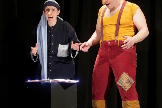 Pourquoi Blanche Neige ne se réveille pas ?” Et d’autres contes recyclables : un spectacle rocambolesque et inédit à découvrir cet été.