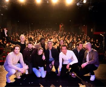 Gleeden Talent Show! Huit humoristes de la nouvelle génération étaient réunis sur la scène de l’Apollo Théâtre pour traiter du couple dans tous ses états.