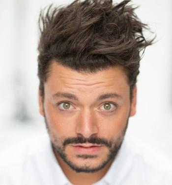 Interview de Kev Adams: lumière sur le métier d'humoriste, acteur et producteur en toute intimité