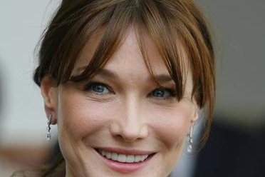 Carla Bruni-Sarkozy tourne pour Woody Allen!