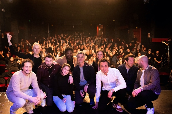 Gleeden Talent Show! Huit humoristes de la nouvelle génération étaient réunis sur la scène de l’Apollo Théâtre pour traiter du couple dans tous ses états.