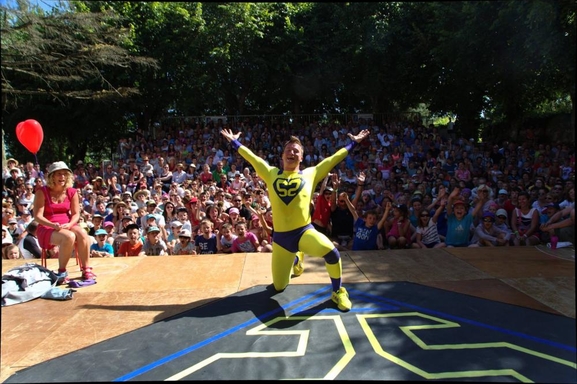 Vous connaissiez Superman… voici son cousin belge, Supershowman tout droit venu de sa Belgique lointaine! Gagnez vos places pour voir le spectacle