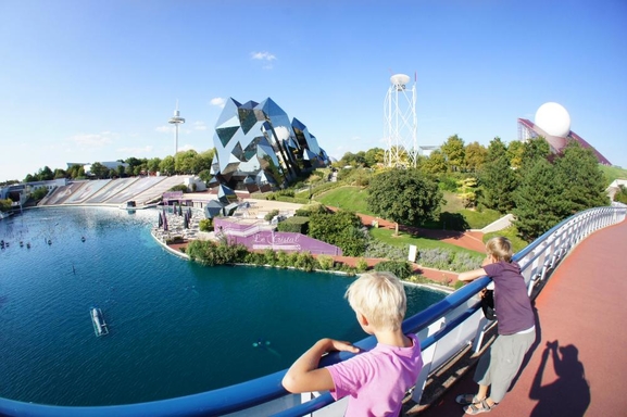 Voyagez dans le futur en famille avec les nouvelles attractions du Futuroscope !