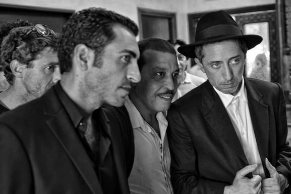 Retrouvez Gad Elmaleh dans le film l'Orchestre de Minuit réalisé par Jérôme Cohen Olivar