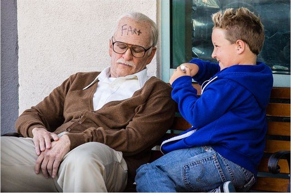 Jackass revient avec le 4ème volet "GrandPa" plus déjanté que jamais avec Johnny Knoxville!