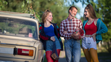 Casting homme et femme avec voiture ou scooter pour figuration dans film